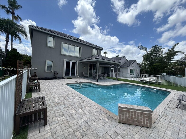 Building Photo - 5708 S Plum Bay Pky