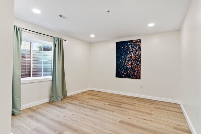 Building Photo - Stunning Single Family in Mechanicsburg