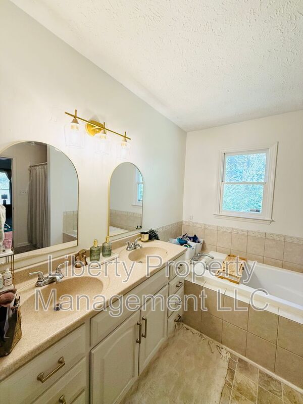 Building Photo - 132 Windsor Ln