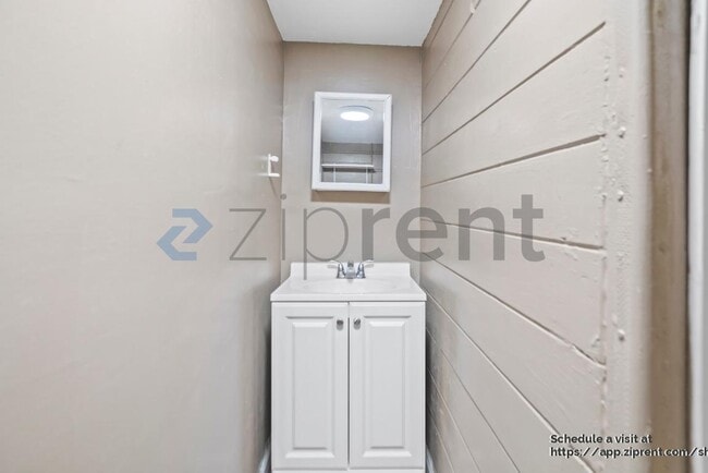 Building Photo - Unit 1