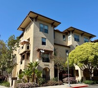 Building Photo - Stunning, 3 BD/2.5 BA, 2 Car Garage, Townh...