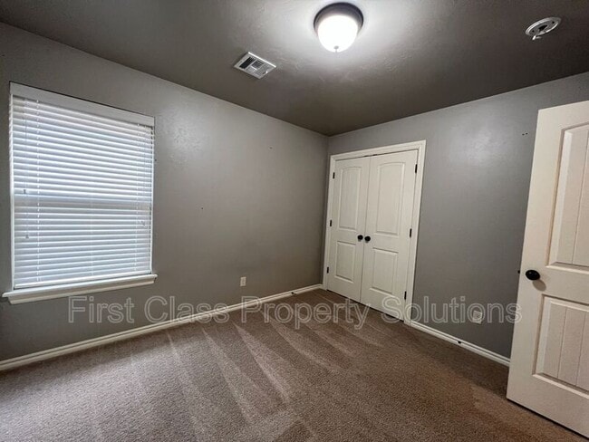 Building Photo - 129 Ashley Dr