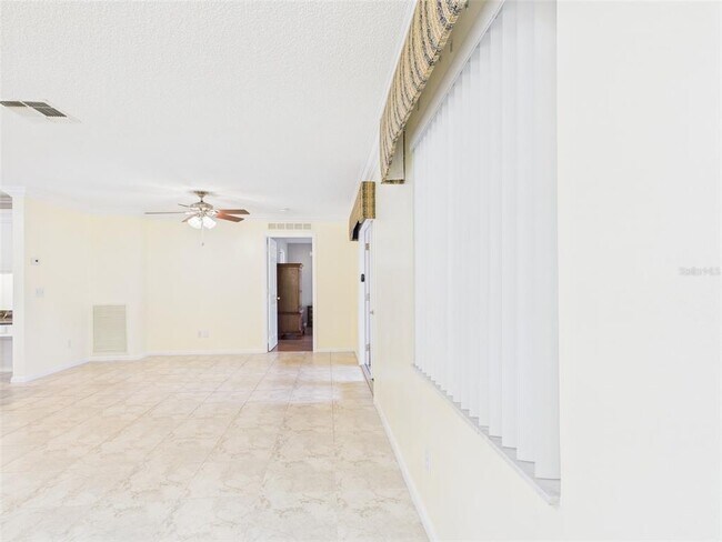 Building Photo - 9679 SW 99th Ave