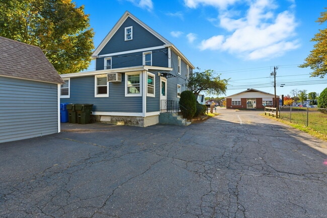 Building Photo - 44 E Cedar St