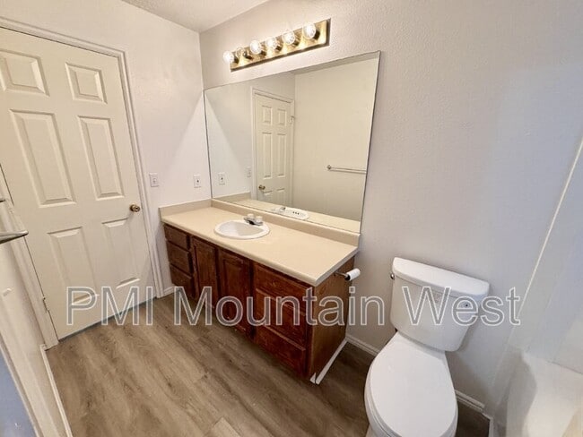 Building Photo - 49 S 200 W