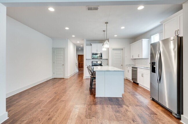 Building Photo - Beautiful 3BE/2.5BA by Invent Communities/...