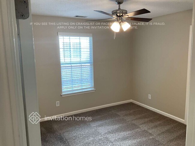 Building Photo - 135 Hidden Creek Dr