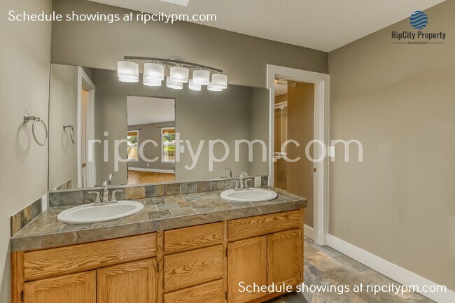 Building Photo - Beautiful 4 Bed/2.5 Bath Home in Tualatin!