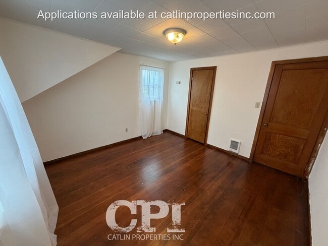 Building Photo - 405 6th Ave N