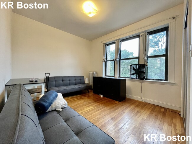 Building Photo - 37 Egremont Rd