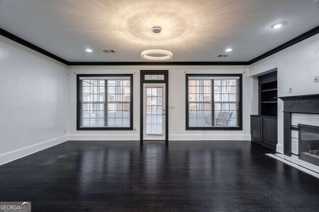 Building Photo - 2767 Durham Dr NE