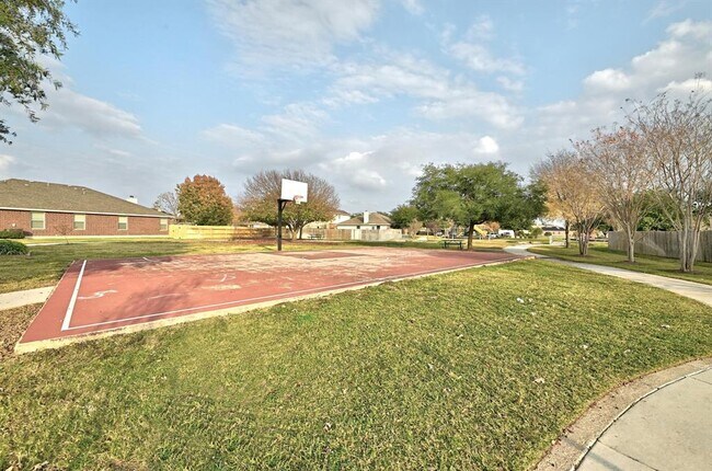 Building Photo - 119 Aguilar Dr