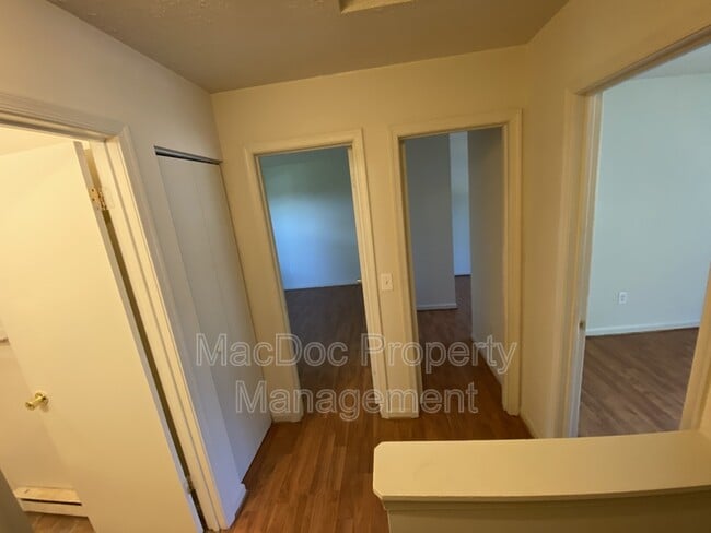 Building Photo - 624 Highview Ct