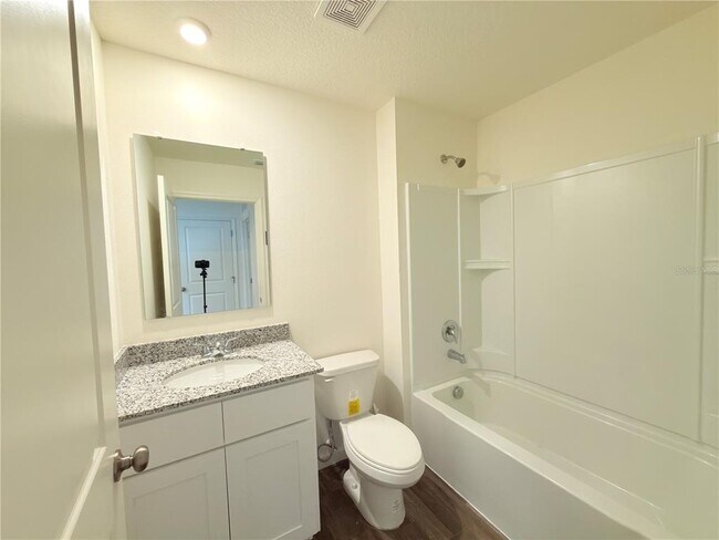 Building Photo - 733 James Ct