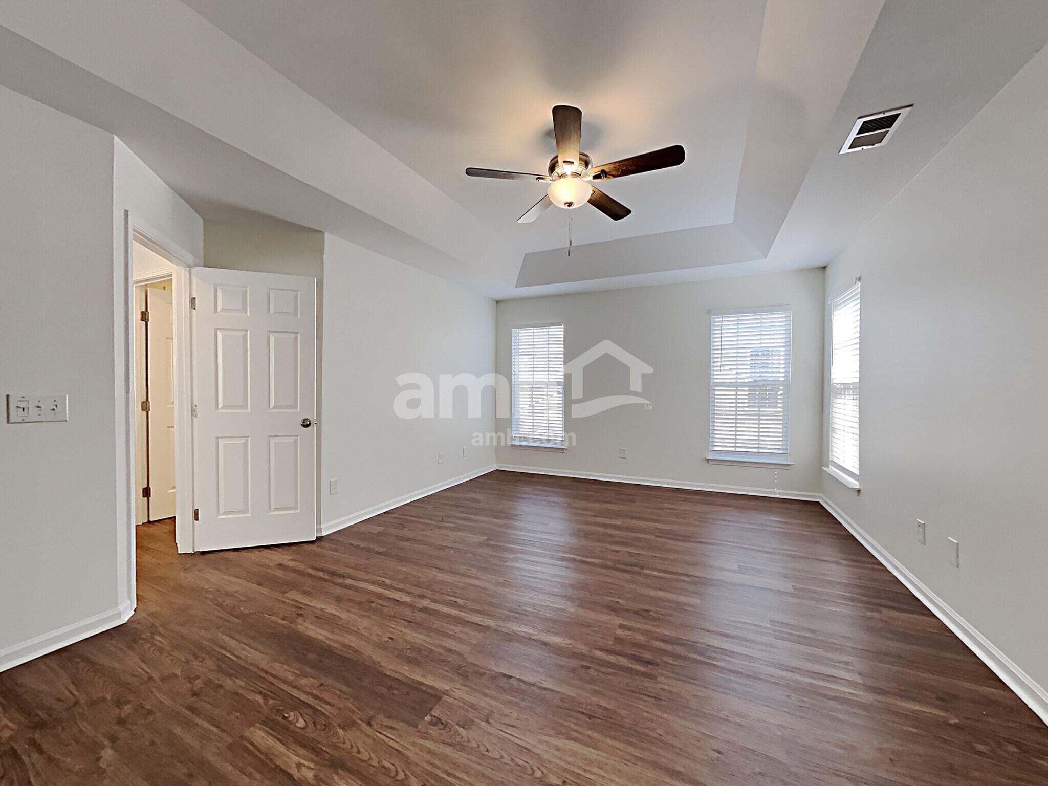 Building Photo - 10232 Meadow Crossing Ln