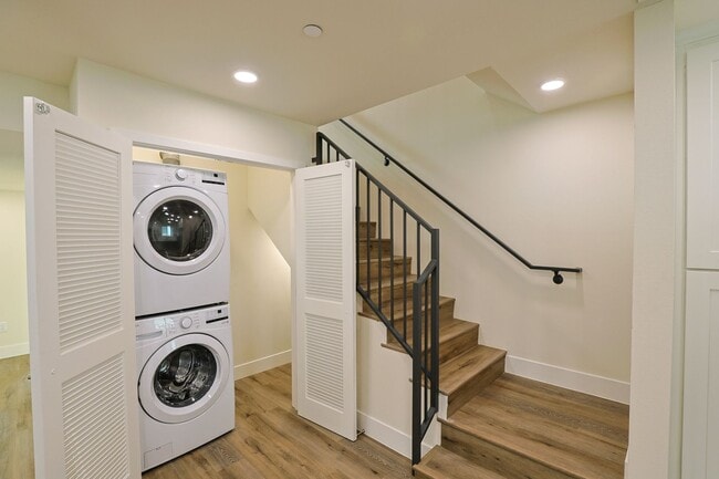 Building Photo - 1422 W 29th St