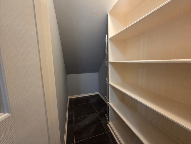 Building Photo - 16102 Mission Village Dr