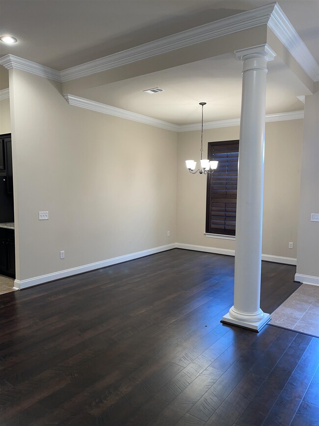 Building Photo - 4811 Spears St