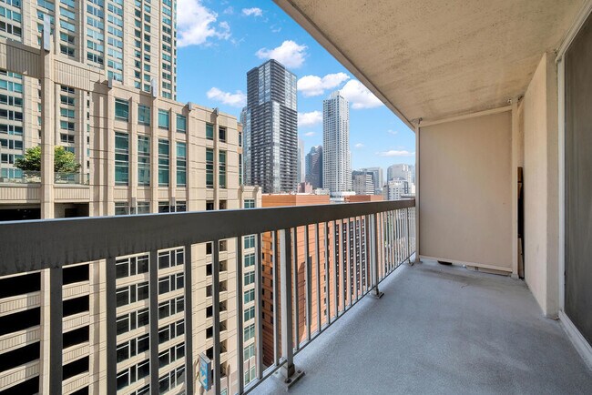 Building Photo - 545 N Dearborn St