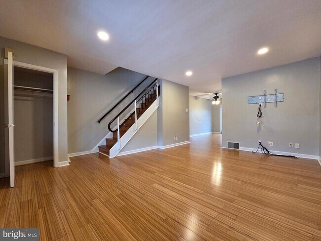 Building Photo - 1816 S 29th St