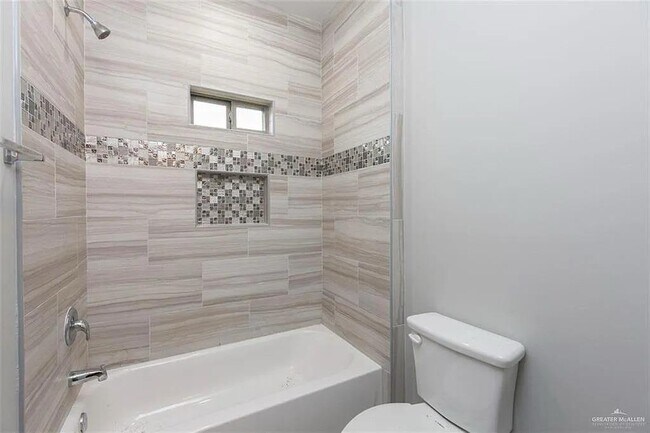 Building Photo - 2206 Liverpool Dr