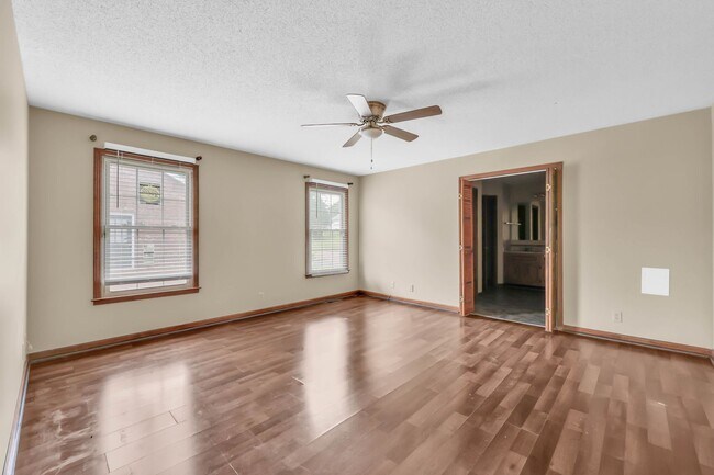 Building Photo - 532 Brentwood Cir