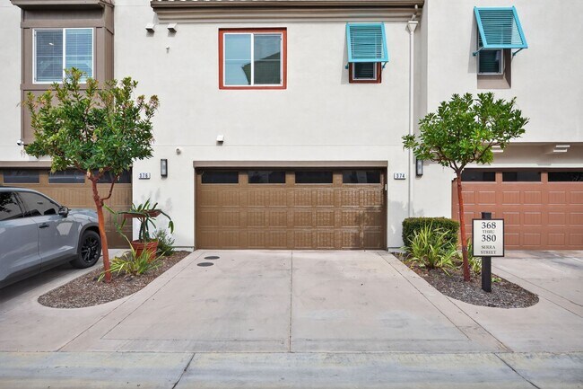 Building Photo - 3-Bed + 3.5-Bath Townhouse | Springville | Camarillo | Unfurnished