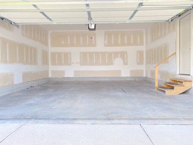 Building Photo - Beautiful & Nearly new SW Chalco area 4 bed Two Story