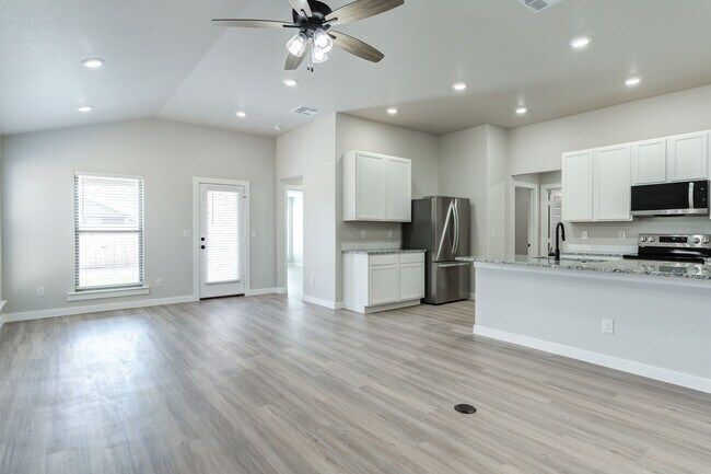 Building Photo - Brand New 4/2 in South Lubbock!