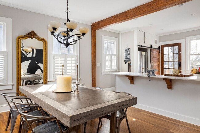 Building Photo - Beautifully Updated 2/2 w/ Great Backyard ...