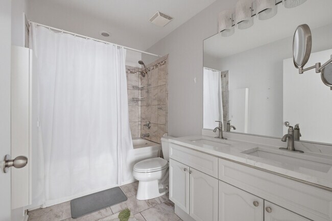 Building Photo - 1631 S Michigan Ave