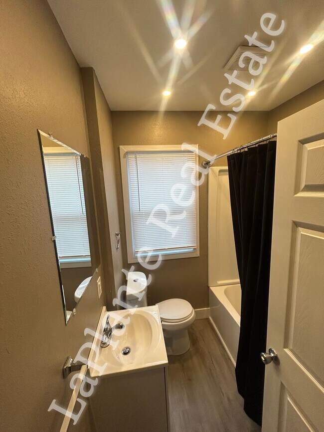 Building Photo - 2424 Airport Hwy