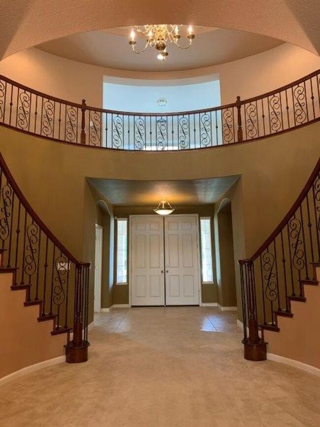 Building Photo - Absolutely Gorgeous Home in Gated Rosevill...