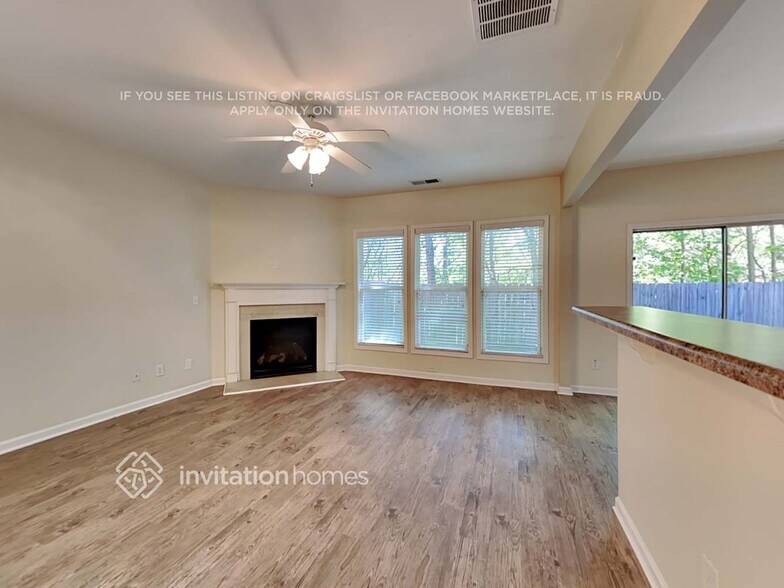 Building Photo - 447 Grenier Terrace NE