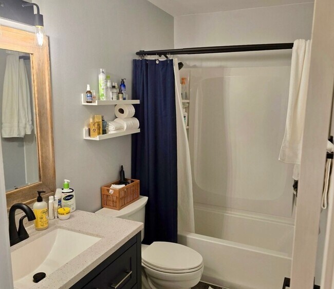 Building Photo - 571 Springbrook Trail N