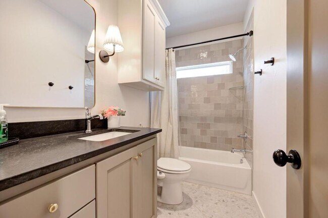 Building Photo - 4001 Stone Hl Ln