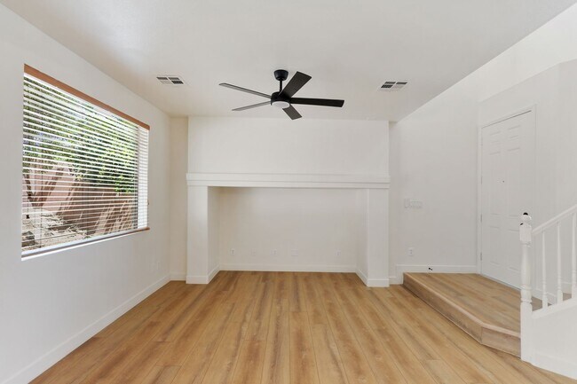 Building Photo - 5870 Lustrous Ct