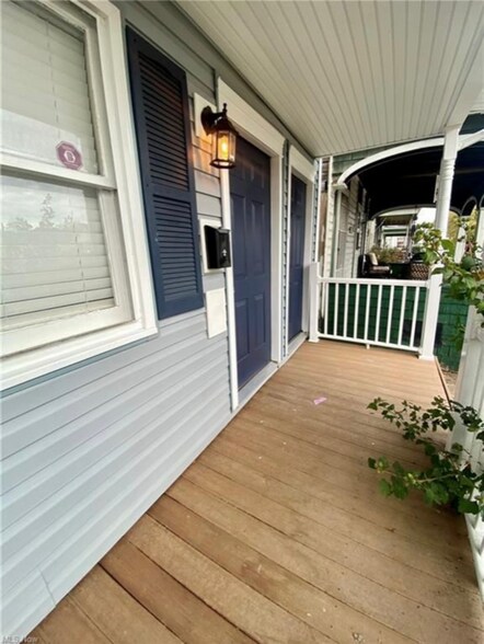 Building Photo - 217 N Huron St