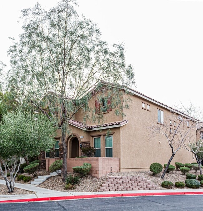 Building Photo - 4 Bedroom home located in Mountain's Edge