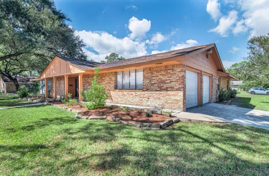 Primary Photo - 1315 Reseda Dr