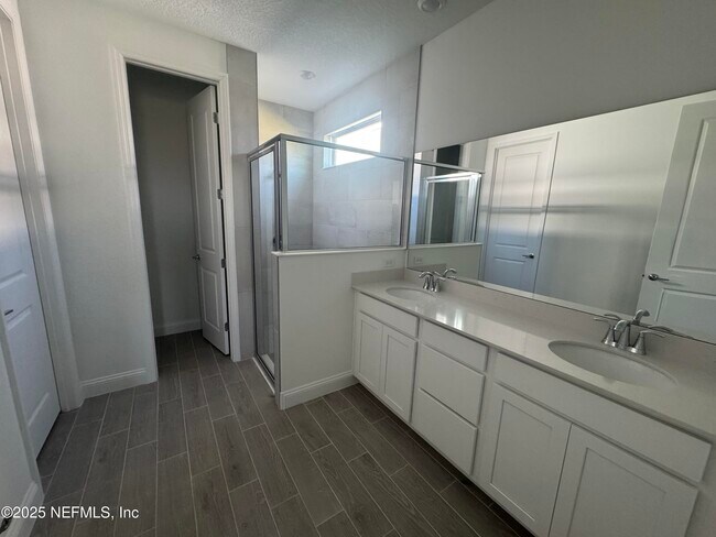 Building Photo - 113 Pentwater Rd