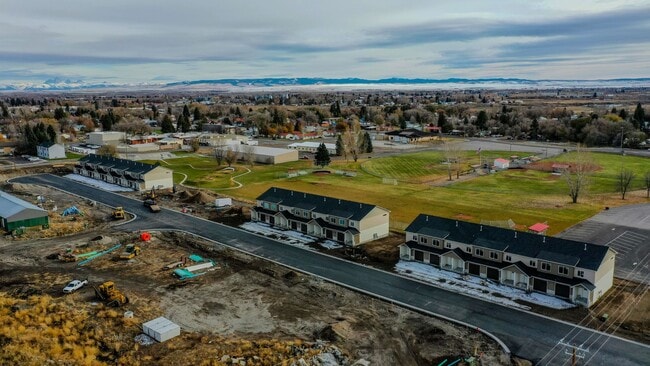 Building Photo - Modern Luxury Townhome in Prime Location –...