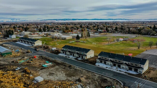 Primary Photo - Modern Luxury Townhome in Prime Location –...