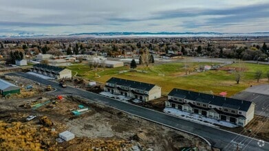Building Photo - Modern Luxury Townhome in Prime Location –...