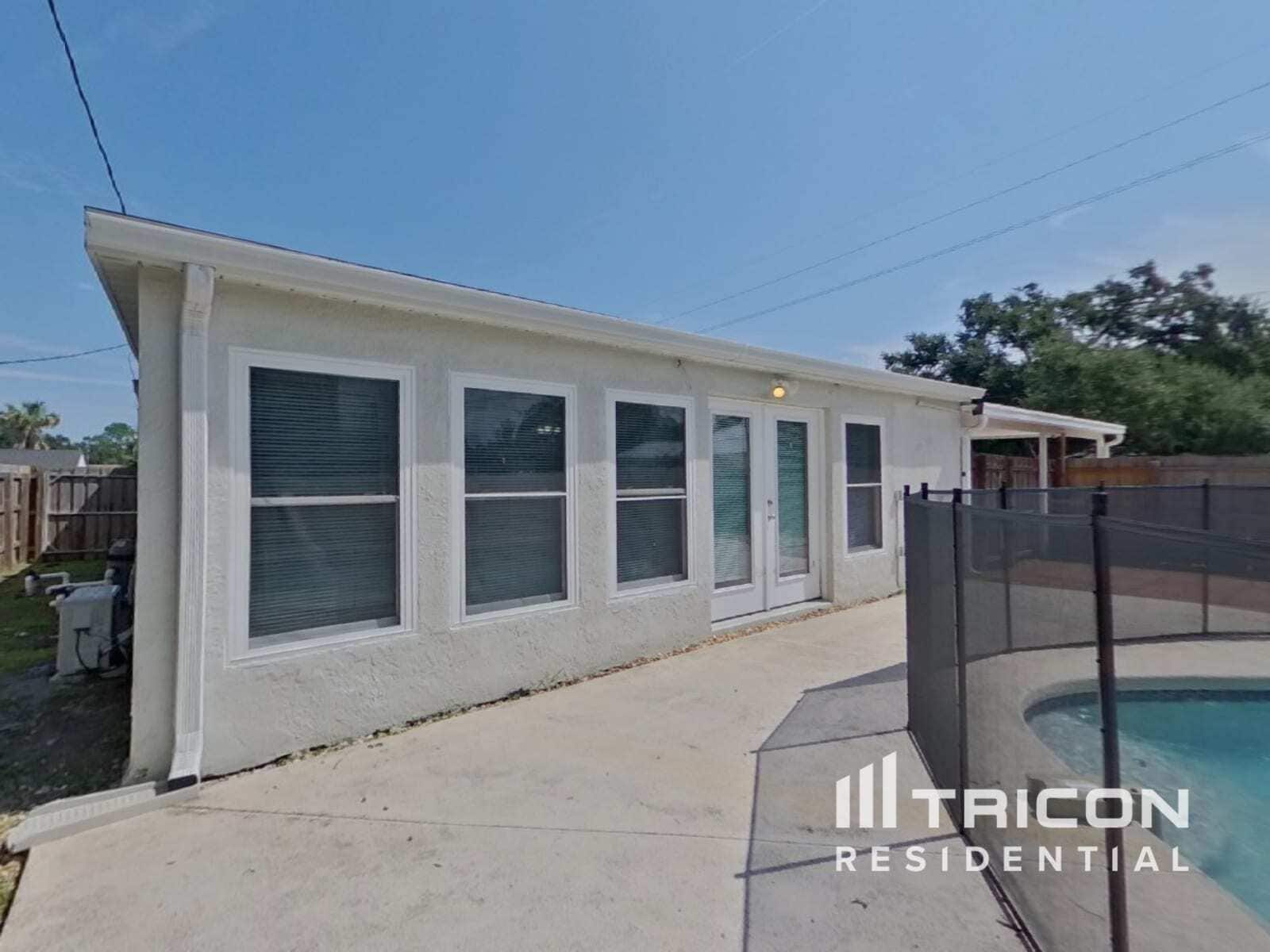 Building Photo - 4102 W Bay View Ave