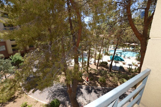 Building Photo - Meridian STUDIO Condo Fully Furnished w/Ma...