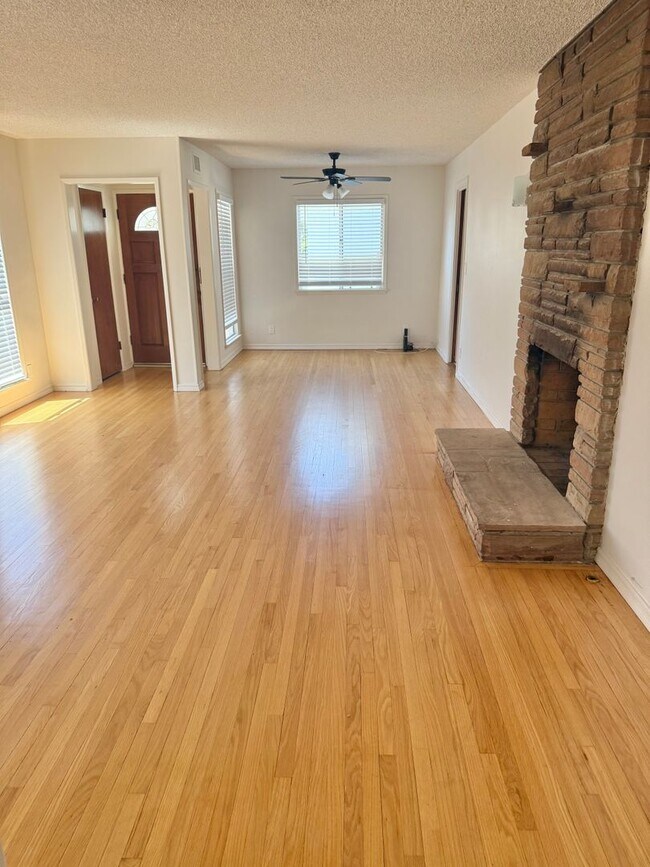 Building Photo - 737 E Cypress St