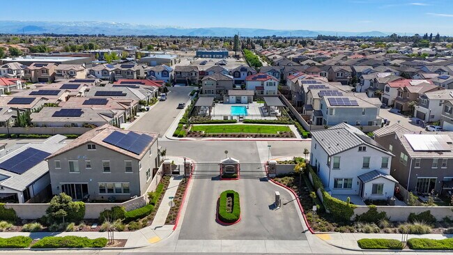 Building Photo - 2815 N Leya Dr