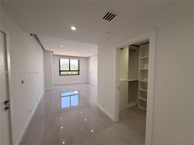 Building Photo - 151 Crandon Blvd