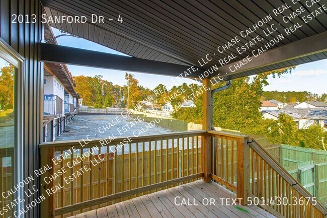 Building Photo - 2013 Sanford Dr